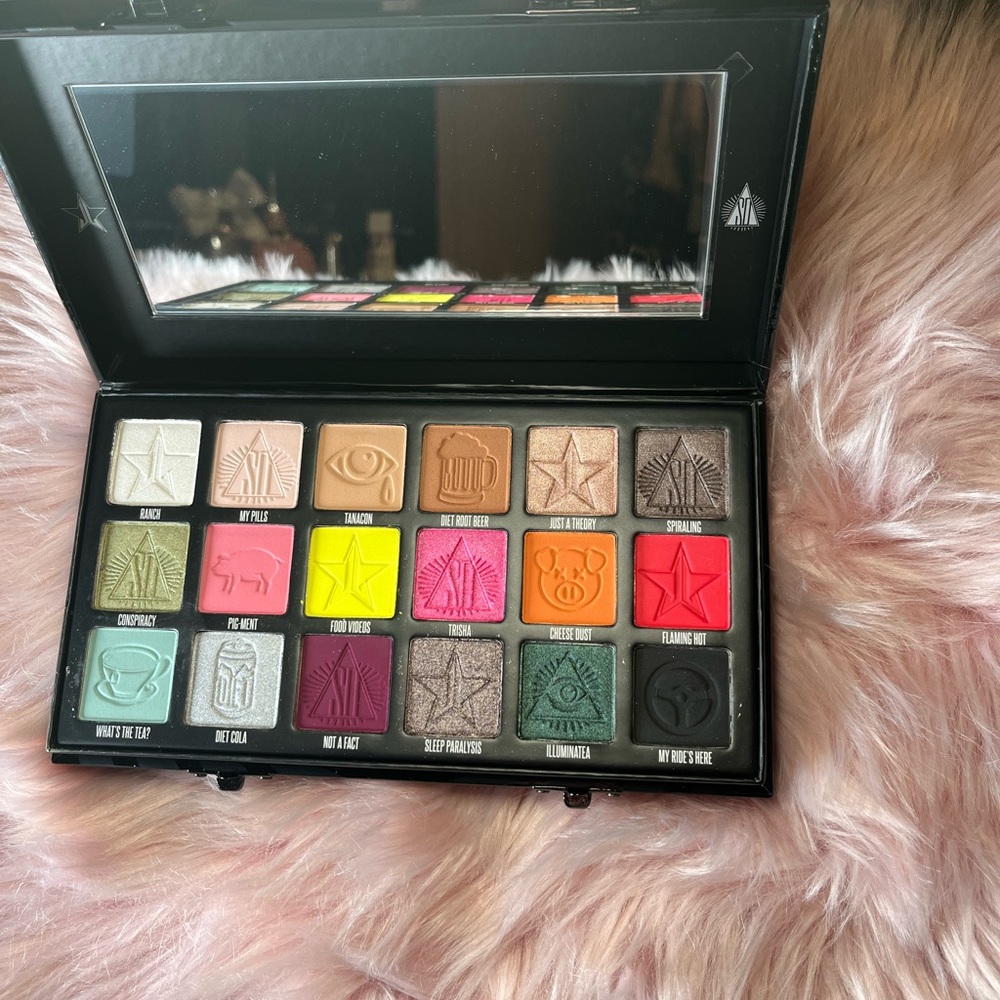 Conspiracy palette